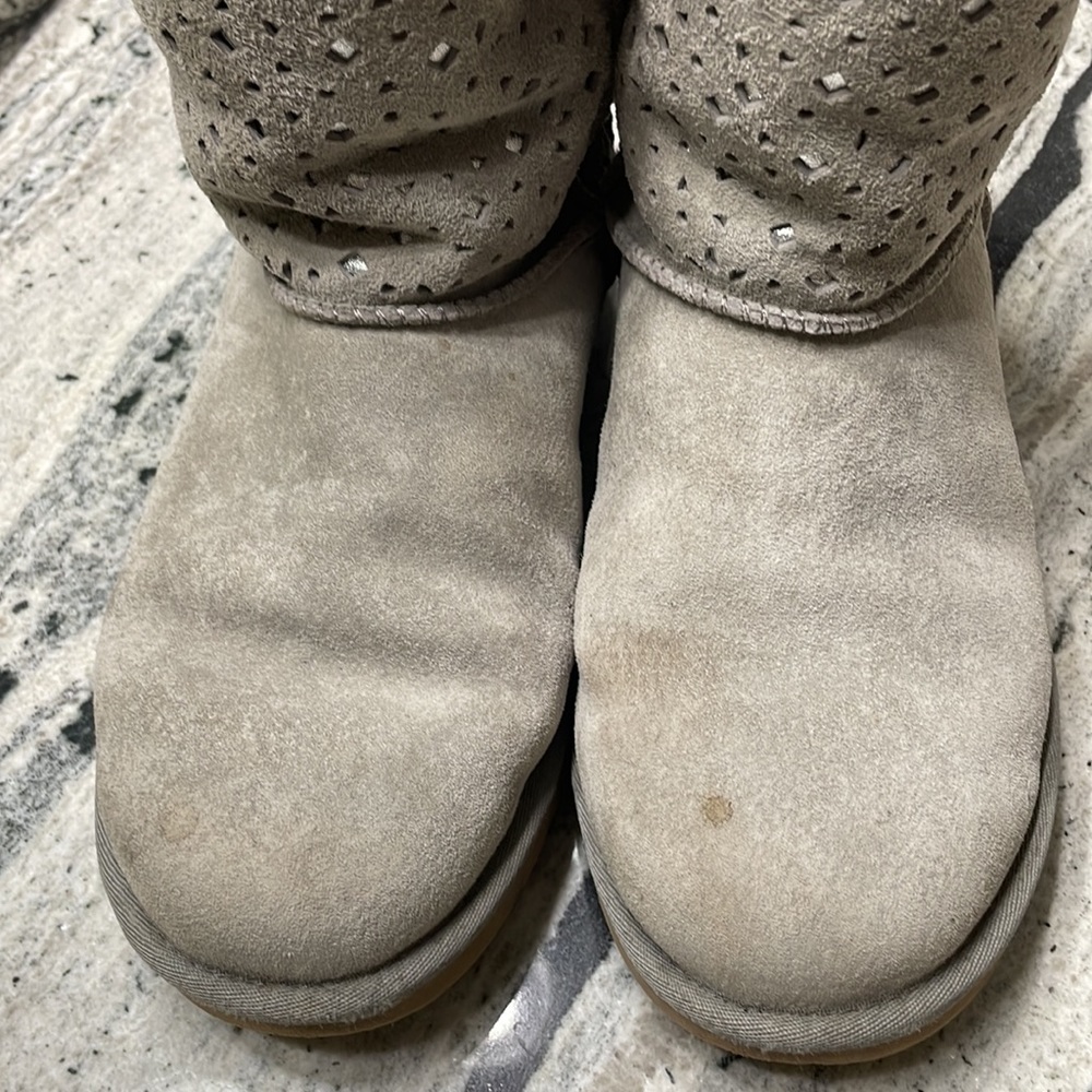 *RARE* UGG Cutout Short Boots - Picture 5 of 15